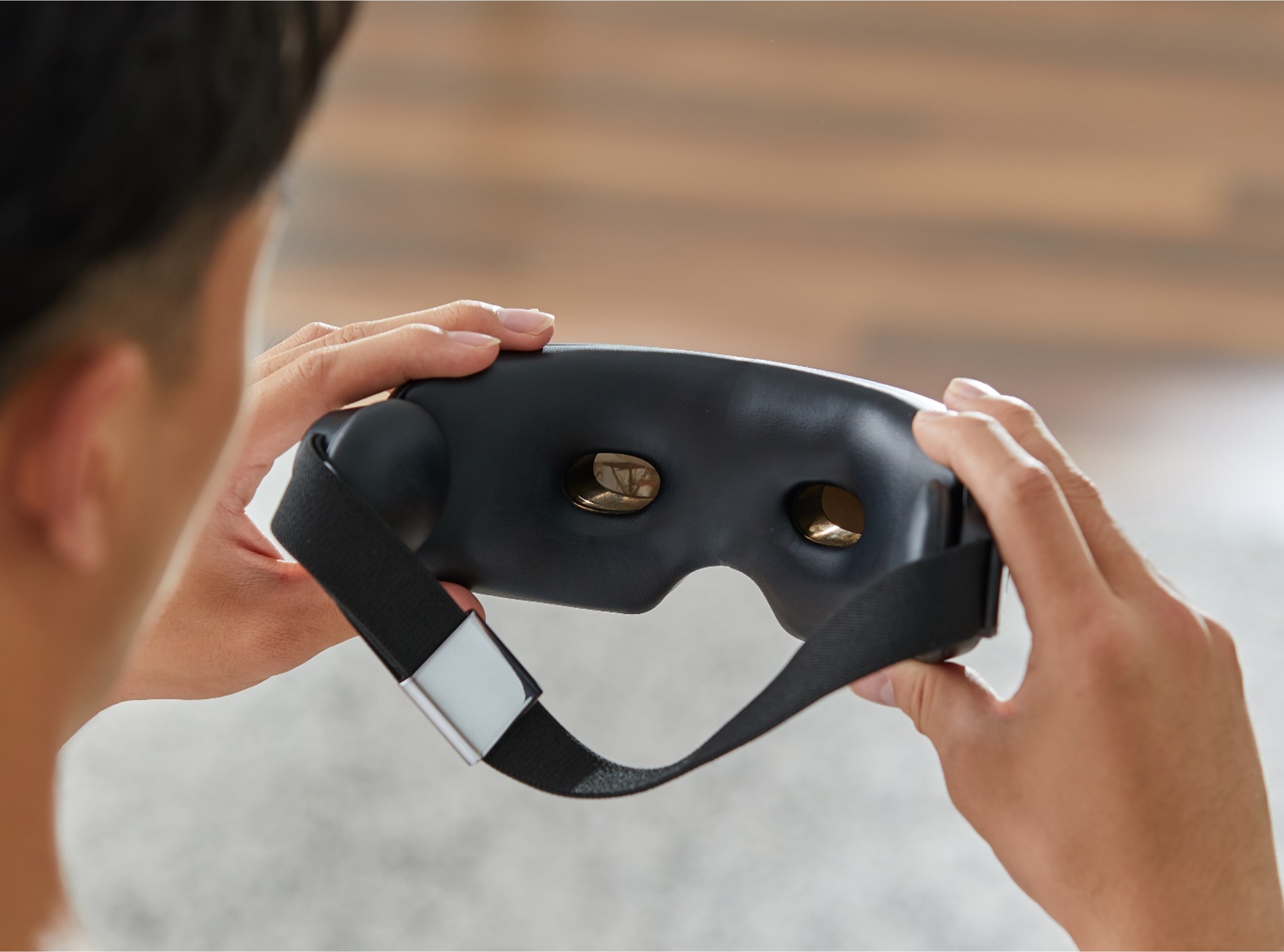 フィリップス社製エアバック加圧アイケア 目元からこめかみまで上質ケア。独自のエアバック加圧搭載【PHILIPS