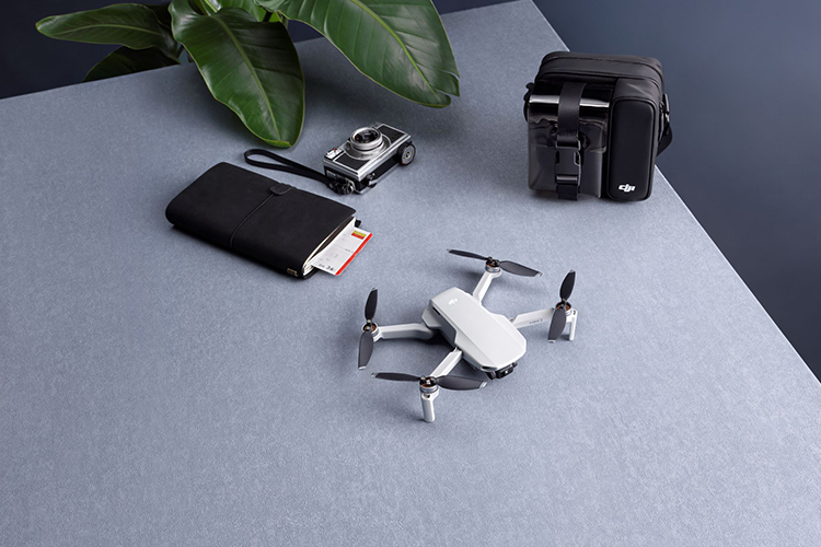 DJI Mini 2 12MPカメラ 感動をもたらす高画質 4Kカメラ搭載 3軸ジンバル 4倍ズーム コンパクト 超軽量 動画 DJIMini  2ドローン | SoftBank公式 iPhone/スマートフォンアクセサリーオンラインショップ